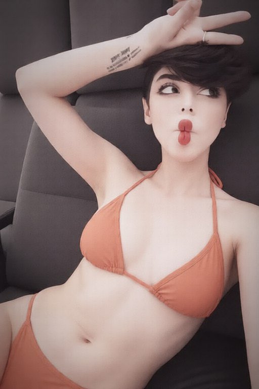 saa22ll's tweet photo. عمتكم حنين سالم 🥵🥵🥵
#عمه_سادية #عمه_للكلابُ https://t.co/LufNl7LbXL