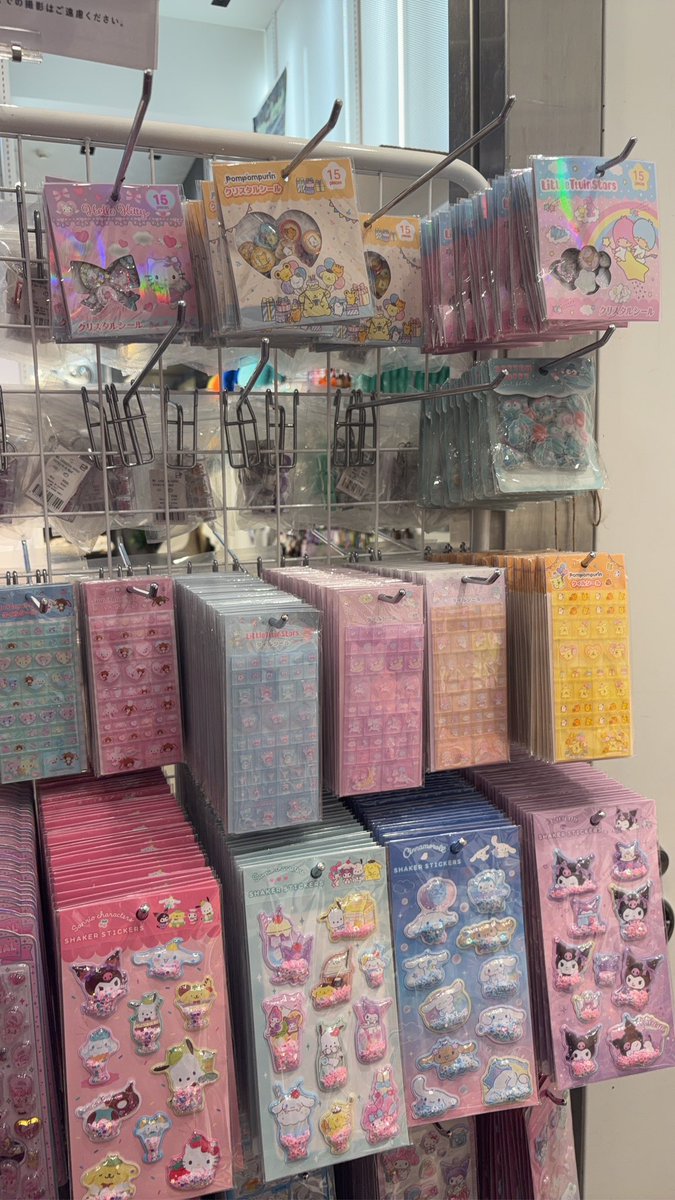 Mao_Da_iCE's tweet photo. シール活も捗りそうな品揃えでとても楽しい空間でした✌️
何を買っても対象とのこと🫶

このラネージュのリップはもちろんですがキーリングが可愛い〜！！どのカバンにつけようか迷う〜🧳

@WEGO_takeshita 
@Laneige_japan https://t.co/8RJjIYQnX9