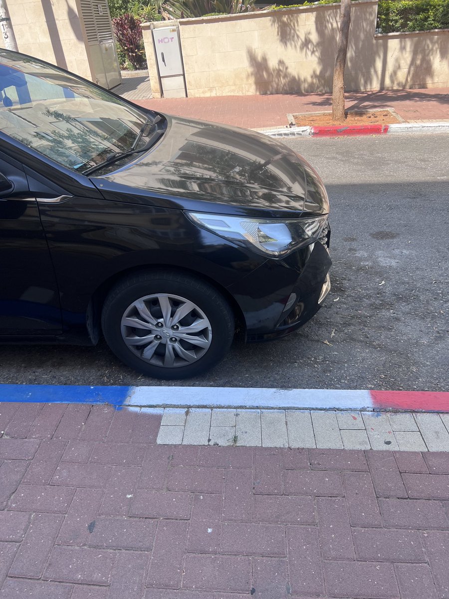 mtrufka's tweet photo. מה אומרים, הפס הלבן שיש לאדום לבן או לכחול לבן ? https://t.co/HG6MmMdQRI