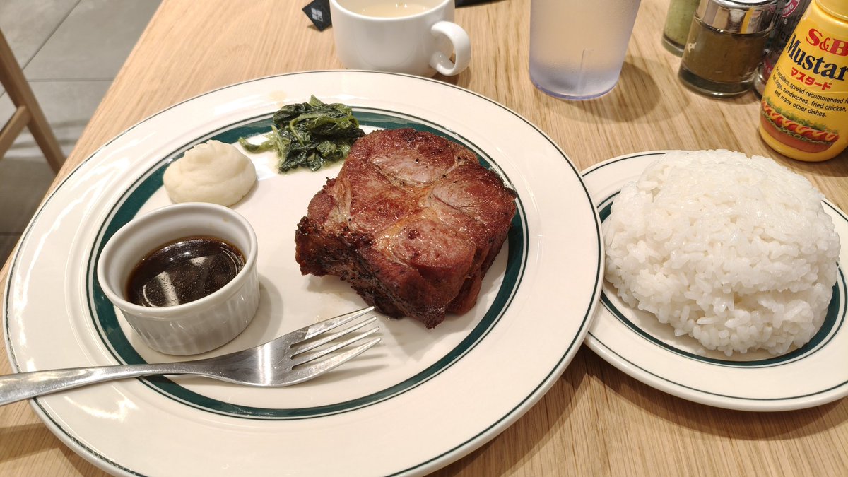 Atsxob's tweet photo. 早めのゆうごはん https://t.co/xKq0FtmwrH
