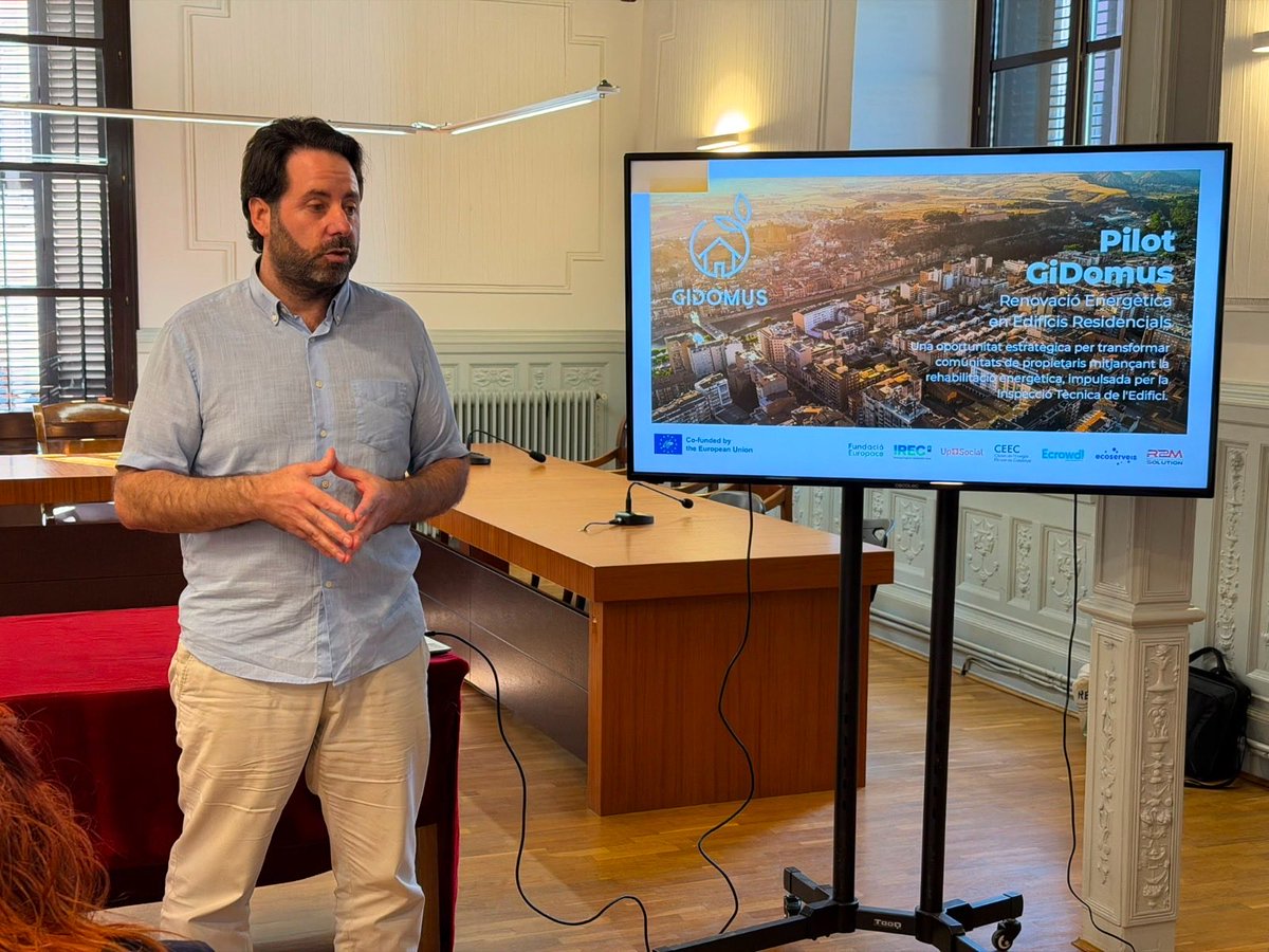 GiDomus's tweet photo. 🏡 GiDomus continua presentant el seu pilot de rehabilitació energètica a les comarques gironines.

Fa unes setmanes vam presentar el projecte a Ripoll, que oferirà acompanyament gratuït i integral a entre 5-10 comunitats de propietaris per impulsar la rehabilitació energètica. https://t.co/nkQj9XVWRq