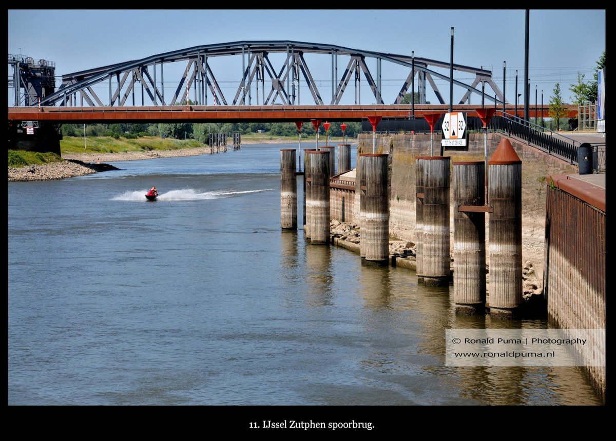 RonaldPumaPhoto's tweet photo. Juli 2026. Water #IJssel #Zutphen #Netherlands staat laag. #neerslagtekort #regen #Lobith #Tolkamer #Waal #Rijn #Doesburg #kademuur #economie #politiek #droogte #jachthaven. (Fotoreportage: https://t.co/Ha9YBeByfu). https://t.co/6z6cusXxLq
