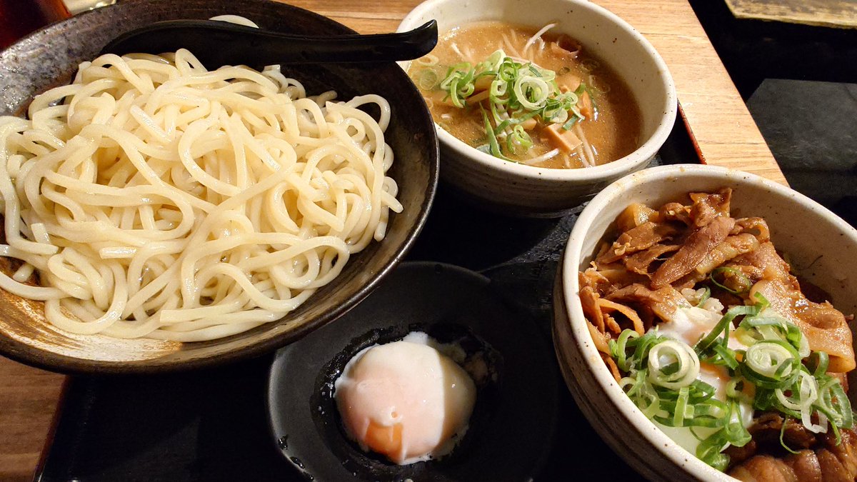 takeqrr's tweet photo. 早稲田で徳島ラーメンなど。

久々に行ってみたら、屋号とメニューが少し変わっていたけどおいしかった😅 https://t.co/j9PTtzJmDg
