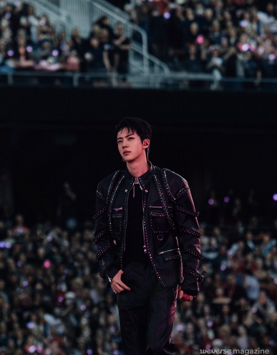 ocvnsjin's tweet photo. this cinematic ass shot…actor seokjin come to me https://t.co/jGrT23YfLF