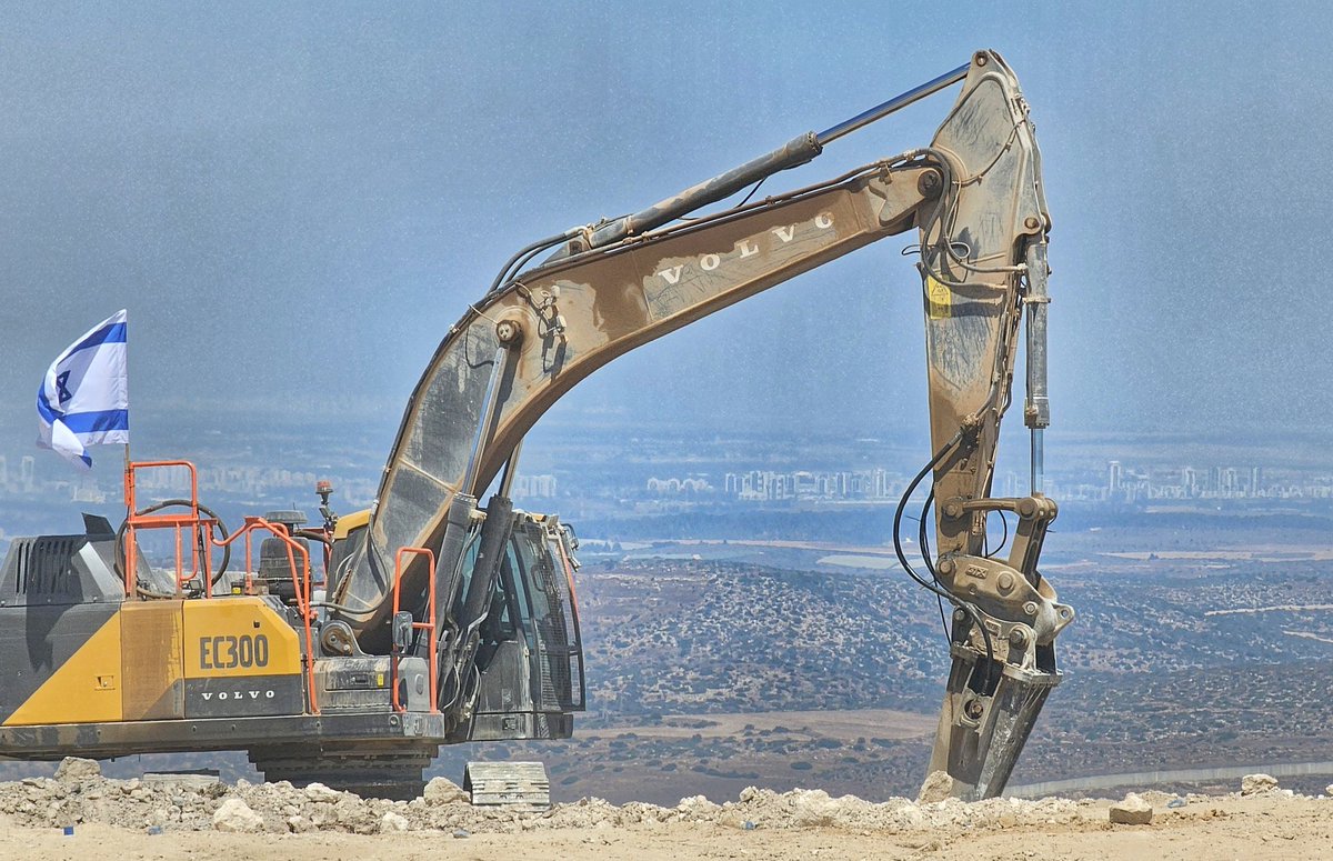 eytan1125's tweet photo. תגדילו את התמונה!
היישוב החדש דורן בבניה וכל קריית גת מאחורה, חוצץ בין חמאס חברון ובונה מדינה יהודית בשטח השולט 💪🏼 https://t.co/fVWGH8LgNE