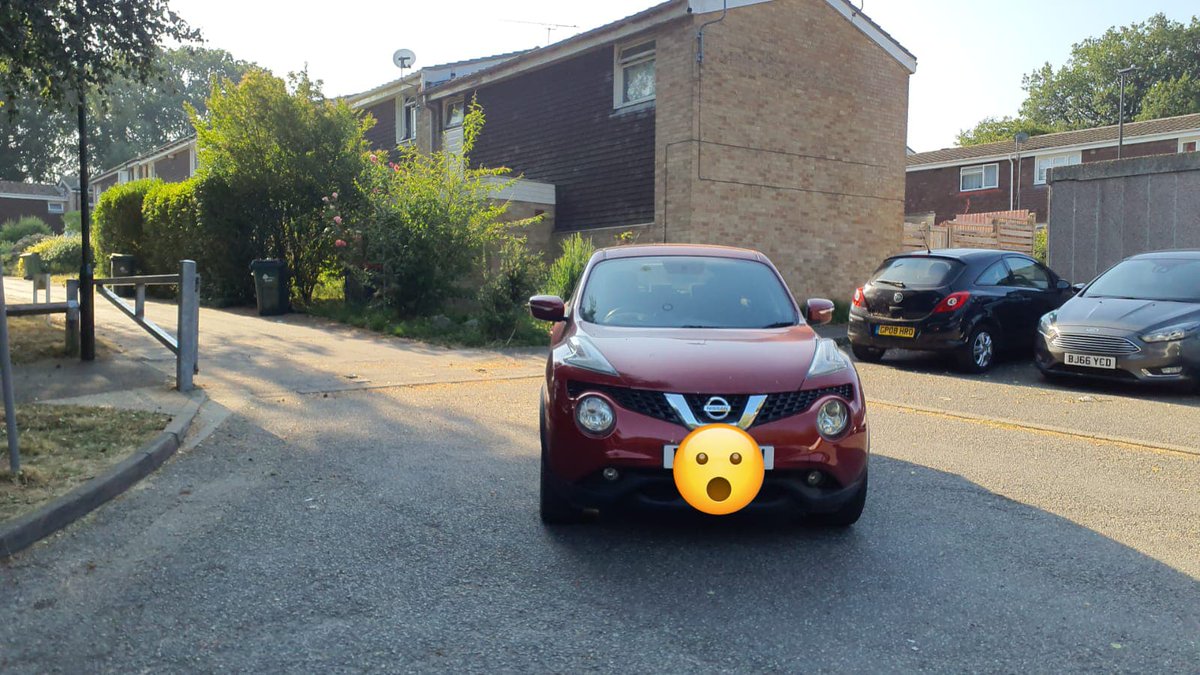 dnofirefreak's tweet photo. Some wonderful parking in Henderson Road #crawley this morning 🙃
@SussexIncidents @spotted_crawley #cantparkthere https://t.co/keoedhVRwD