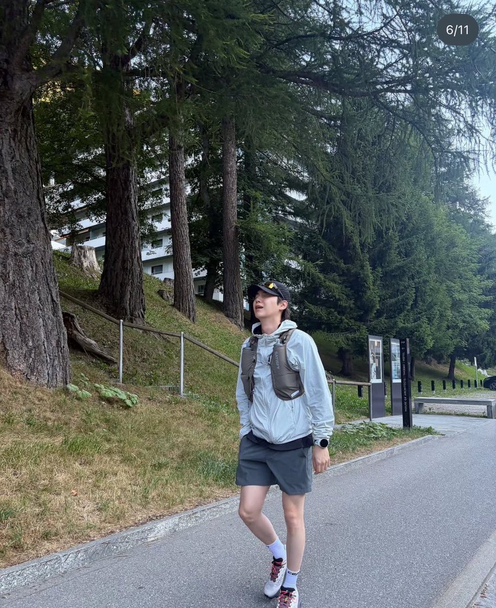 itssacaaa's tweet photo. SUGA juga jelasin kenapa belakangan ini sering upload foto foto behind the scene selama tour bahkan juga bikin vlog pas lari 

🐱: Ya, karena memang aku ingin melakukannya. Aku tidak pernah bisa melupakan, dan selalu berusaha untuk tidak pernah melupakan, betapa besar dukungan yang ARMY berikan kepada kami. Sejujurnya, aku membuat vlog itu hanya karena berpikir para penggemar mungkin akan menikmatinya. Jadi, aku senang ternyata mereka benar-benar menyukainya.

INTINYA DIA DENGERIN KITA KARENA KITA SUKA SETIAP DIA POSTING APAPUN ITU 💜💜💜