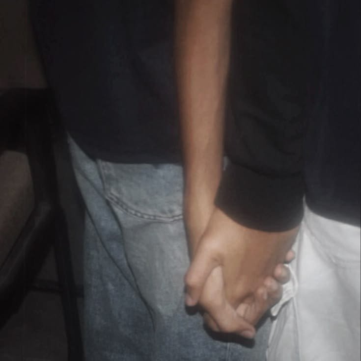 Insomniacoree's tweet photo. ➢ ──── #teobed au | Te estoy mirando.
── Obed tiene pareja pero su pareja siempre lo trata mal y le cancela las citas.
── O Mateo lleva enamorado desde hace siglos de Obed pero nunca le dijo nada por miedo hasta que decide tomar cartas en el asunto. https://t.co/dQMTlFr6Zk