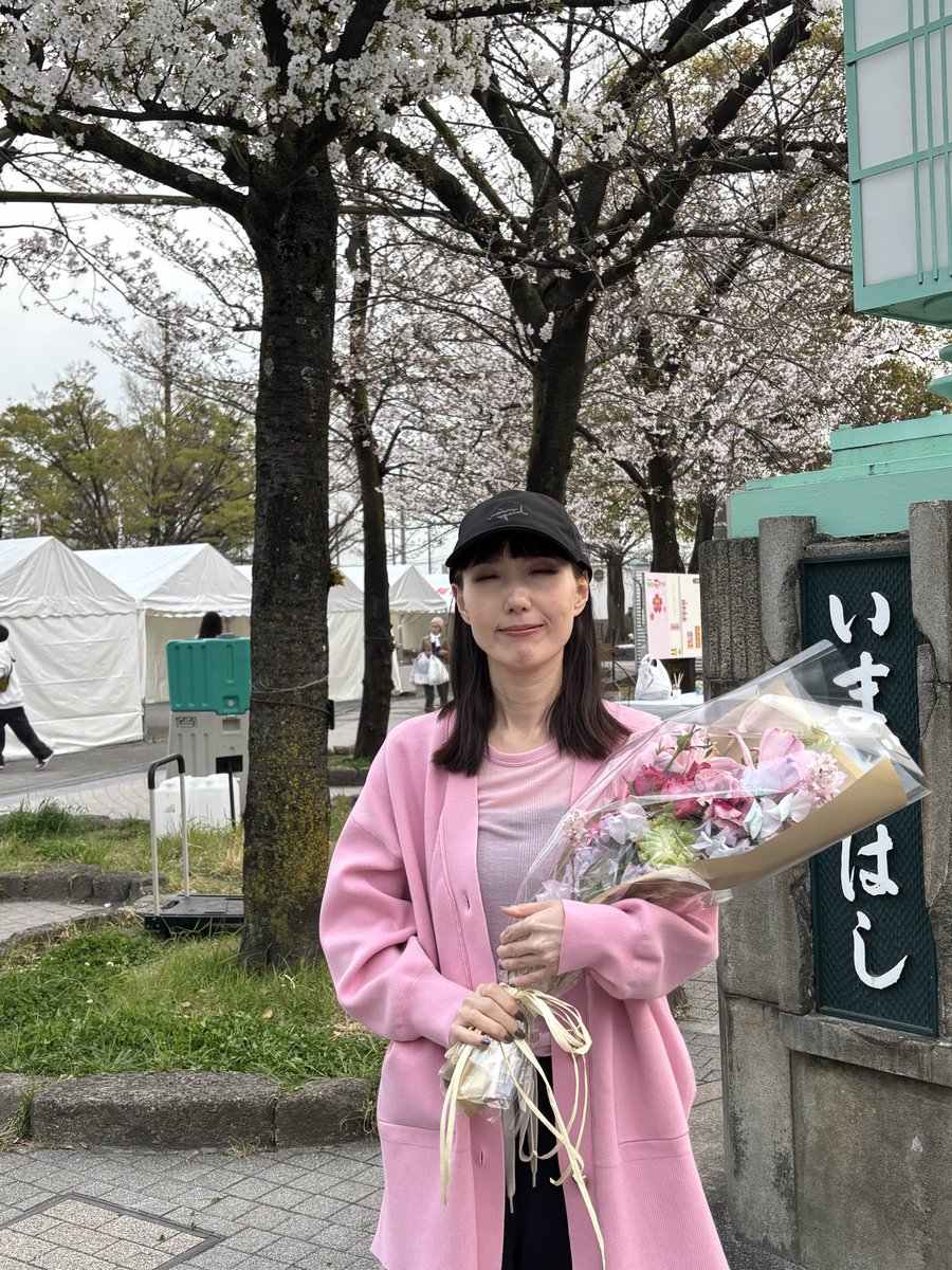 tofuchancha's tweet photo. 再發一次🙏不好意思💦

來櫻花祭的朋友們
真的非常感謝❣️看到這麼多人擠在舞台前超感動的✨大家的掌聲和歡呼聲讓我超開心😆

聽說明年還能再來表演，真的感激到不行😍 https://t.co/6OH78Hjuan