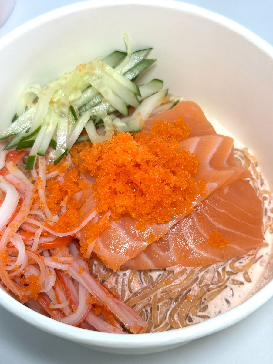 hbker07's tweet photo. ร้านไหนปักเป็นร้านประจำคือเราสั่งอยู่อย่างงั้นจริงๆ5555555 บุกโบว์is the best ร้านทั้งบอกแคลแล้วก็บอกปริมาณโปรตีน กินตอนคุมอาหารคือดีมากๆ แคลต่ำมากกกก แต่อิ่มสุด เห็นแบบนี้คือเยอะนะ กล่องนึงกินคืออิ่มขั้นจุก อิ่มนานด้วย แต่ไม่อ้วนเลย กินติดๆกันละตัวไม่บวม เริ่ดมากๆๆๆ รักร้านนี้ https://t.co/nGvbujwBbG