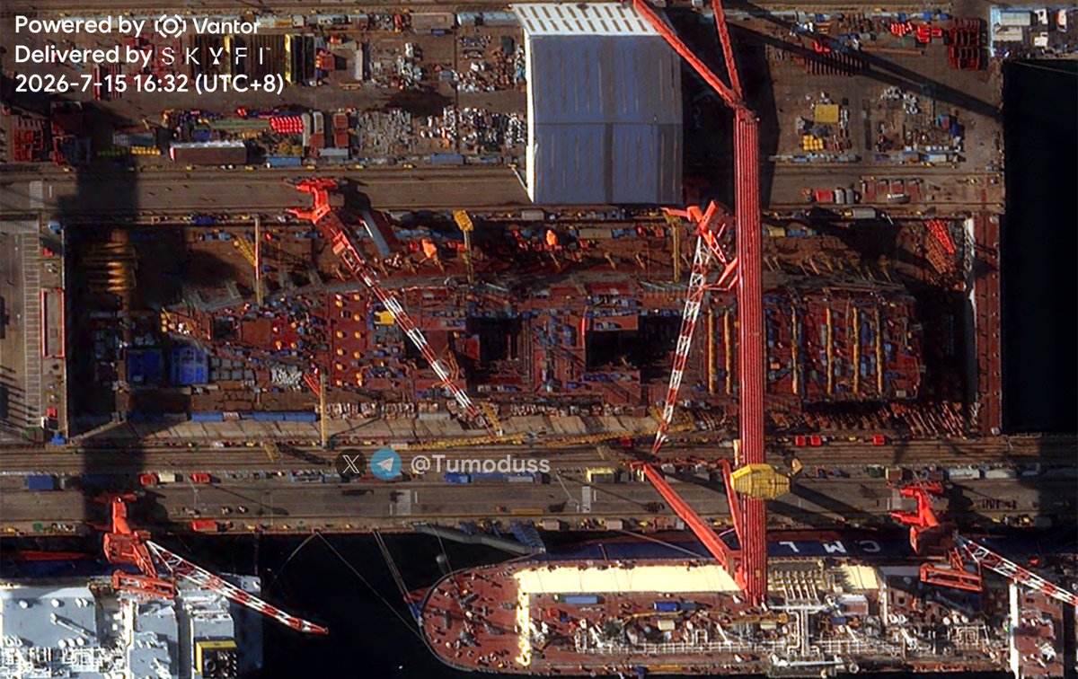 Tumoduss's tweet photo. July 15, Dalian Shipyard Type 004 Carrier
Bulbous bow still missing, underwater hull unfinished.
Some progress spotted on the aft deck. https://t.co/FDL5uUbHZS