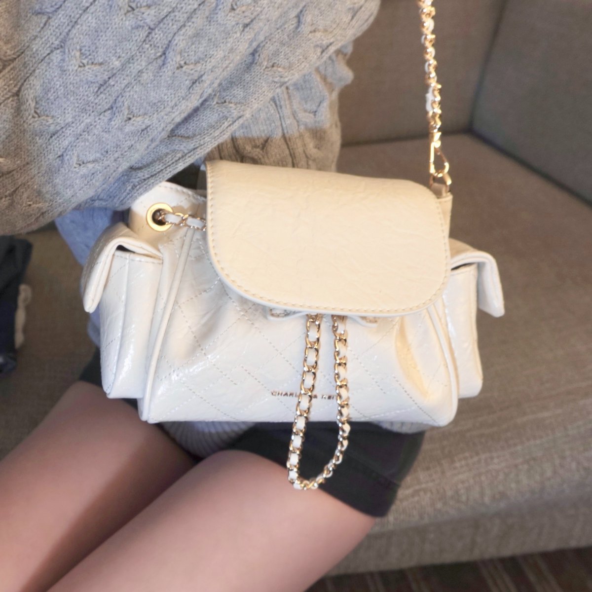 cu_xli's tweet photo. ホビの民聞いて〜！Charles＆Keithのネ申バッグが再入荷してるぞ〜！いつも即完だから急げ〜〜！！ https://t.co/BtOOOAXi6z