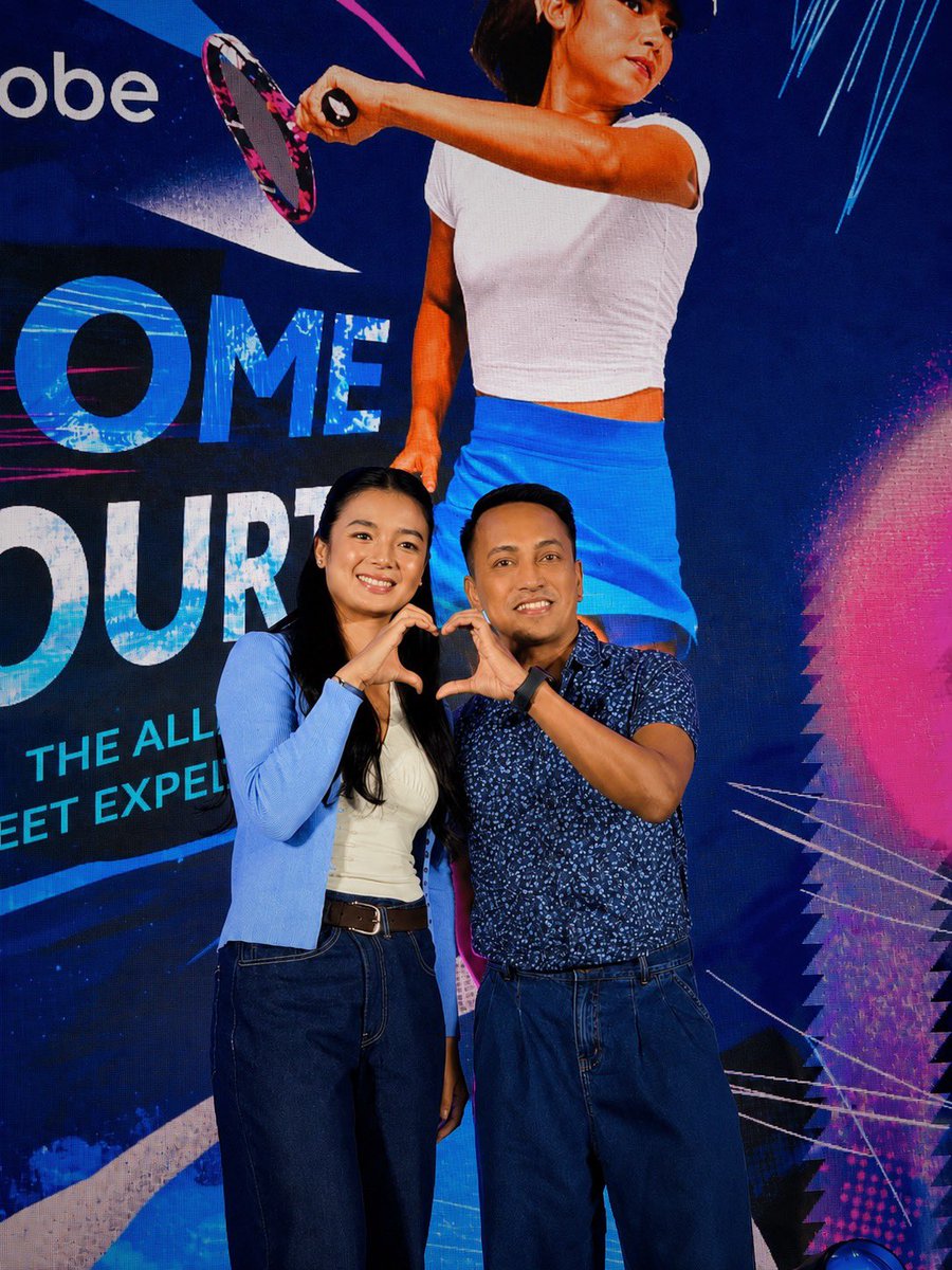 rodmagaru's tweet photo. Heart sign with Alex yiii! ๐๐พ
I thought weโd be getting a group photo at the Globe Fan Meet Experience, so getting a solo shot with Alex Eala.. Thank you, Globe, for this experience, and congratulations #GlobeFanMeetExperience #LexGo #GoForwardTogether https://t.co/67edKf8bBY