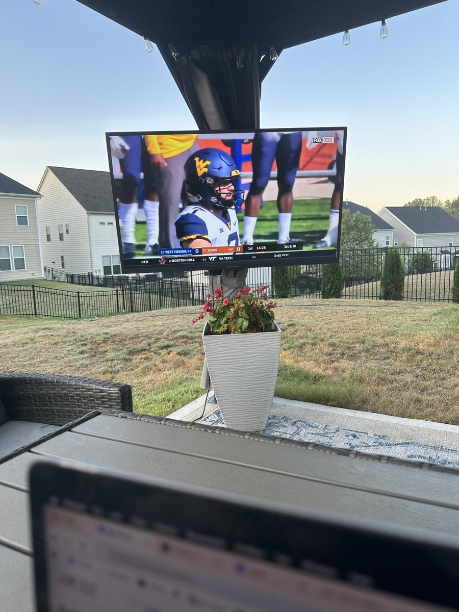 Callihan_'s tweet photo. In honor of Will Grier retiring, this morning’s game was an easy choice. 

No. 13 #WVU vs. No. 17 Texas (2018)

His touchdown throw + 2-point run to win it may be one of the best two-play sequences this century. https://t.co/70kViU2U1V