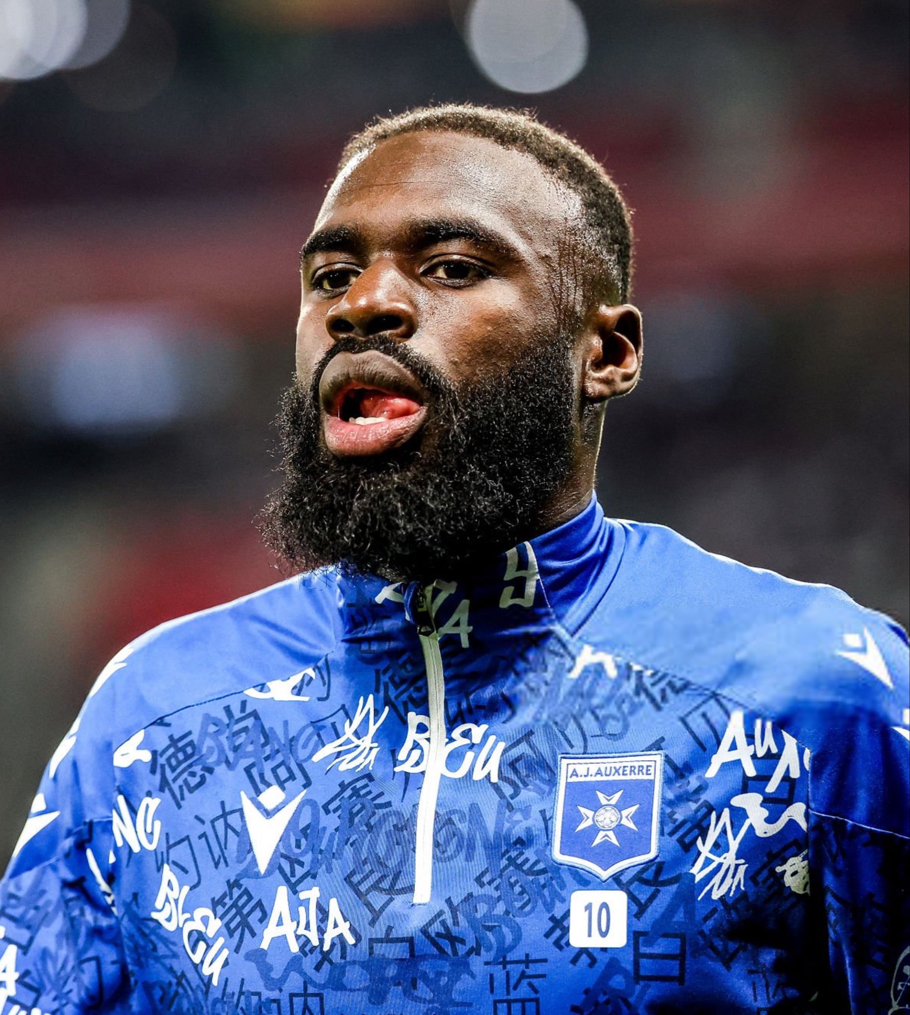🚨 LASSINE SINAYOKO VEUT ABSOLUMENT REJOINDRE LE PARIS FC MAIS L’AJ AUX...