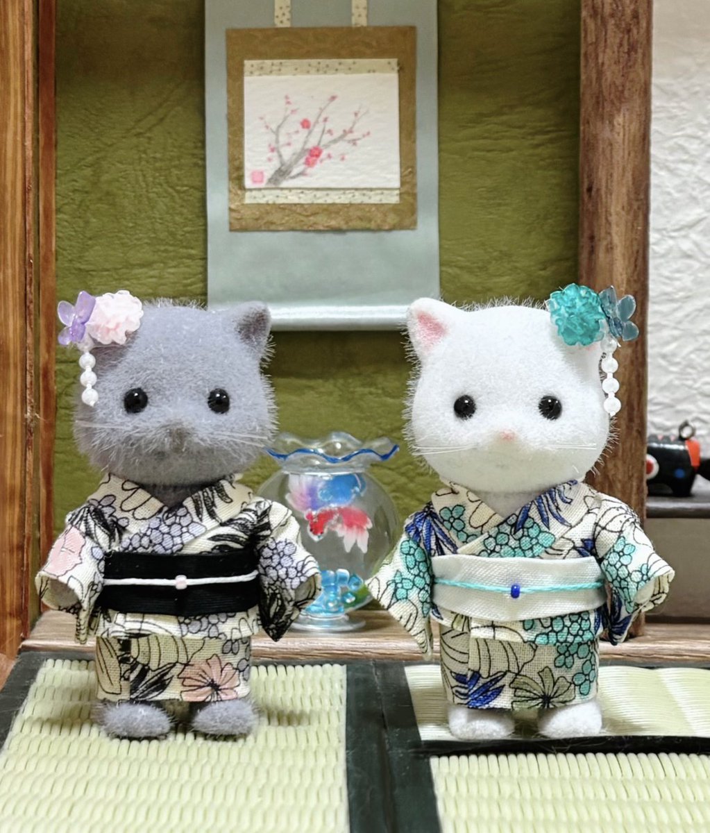 lunapoyon's tweet photo. 白地の浴衣を作りたくて、セリアのカットクロスを塗ってみました👘

#シルバニア工作 #セリア https://t.co/46PqPFAGlI