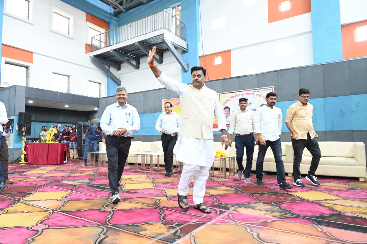 rameshwar4111's tweet photo. आज शासकीय सांदीपनि उच्चतर माध्यमिक विद्यालय बर्राई में गुरु पूर्णिमा के उपलक्ष्य में आयोजित कार्यक्रम में सम्मिलित होकर विद्यार्थियों को संबोधित किया।
#RameshwarSharma https://t.co/VtsJjeXWzd
