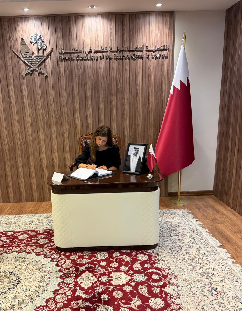 LebanonIstanbul's tweet photo. قامت القنصل العام للجمهورية اللبنانية في إسطنبول، السيدة عُلا خضر، بزيارة القنصلية العامة لدولة قطر في اسطنبول، حيث دوّنت كلمة في سجل التعازي بوفاة صاحب السمو الأمير الوالد الشيخ حمد بن خليفة آل ثاني. https://t.co/2votyX0UYu