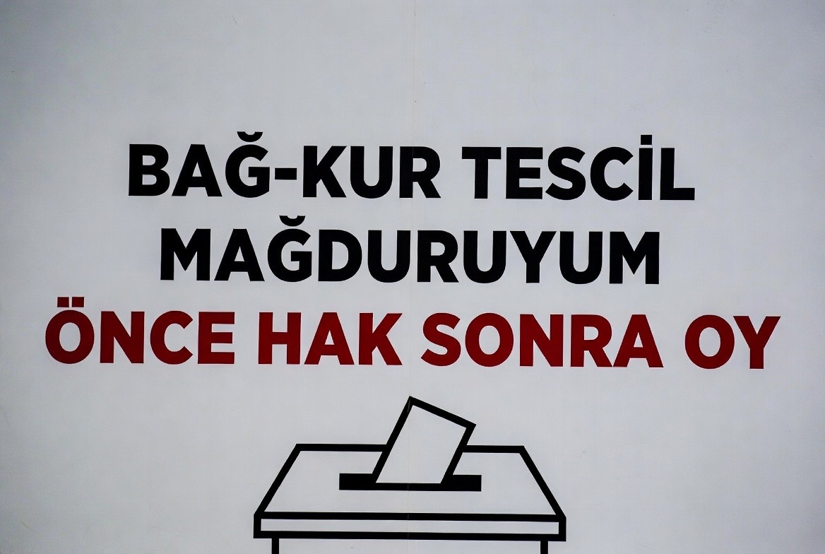 EmegeTescilSart's tweet photo. Bağkur Tescil Hakkı:
20.04.1982-04.10.2000 tarihleri
arasında SGK sisteminden silinmesi
ciddi bir HAKSIZLIKTIR 
#BAGDER 
#BağkurTescilMağdurları

@csgbakanligi

@_cevdetyilmaz

@isikhanvedat

@memetsimsek

@akbasogluemin

@tcailesosyal

@cengizustunesob

@tknmuharrem https://t.co/uJzuYUaece