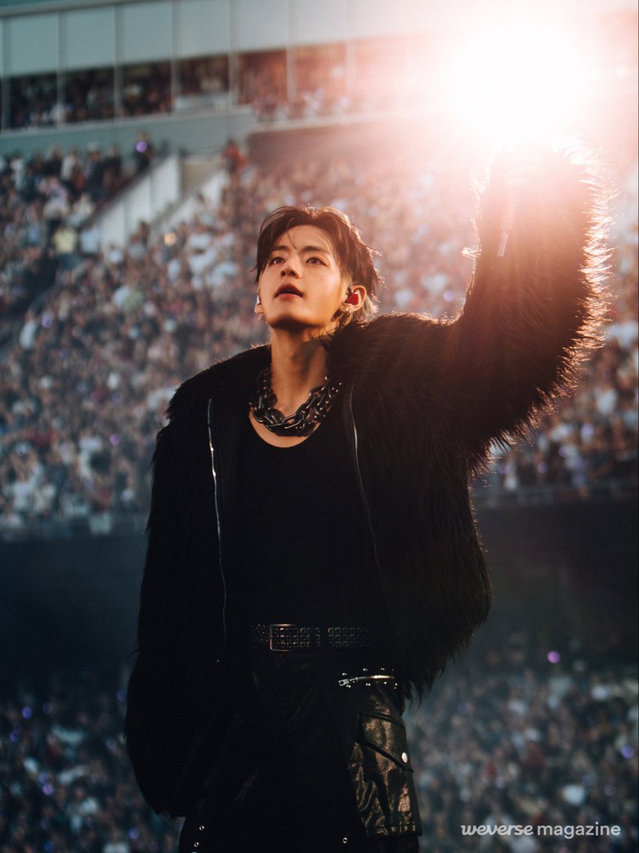 BTSVChartData's tweet photo. Taehyung via Weverse Magazine https://t.co/HLTn3cCgx2