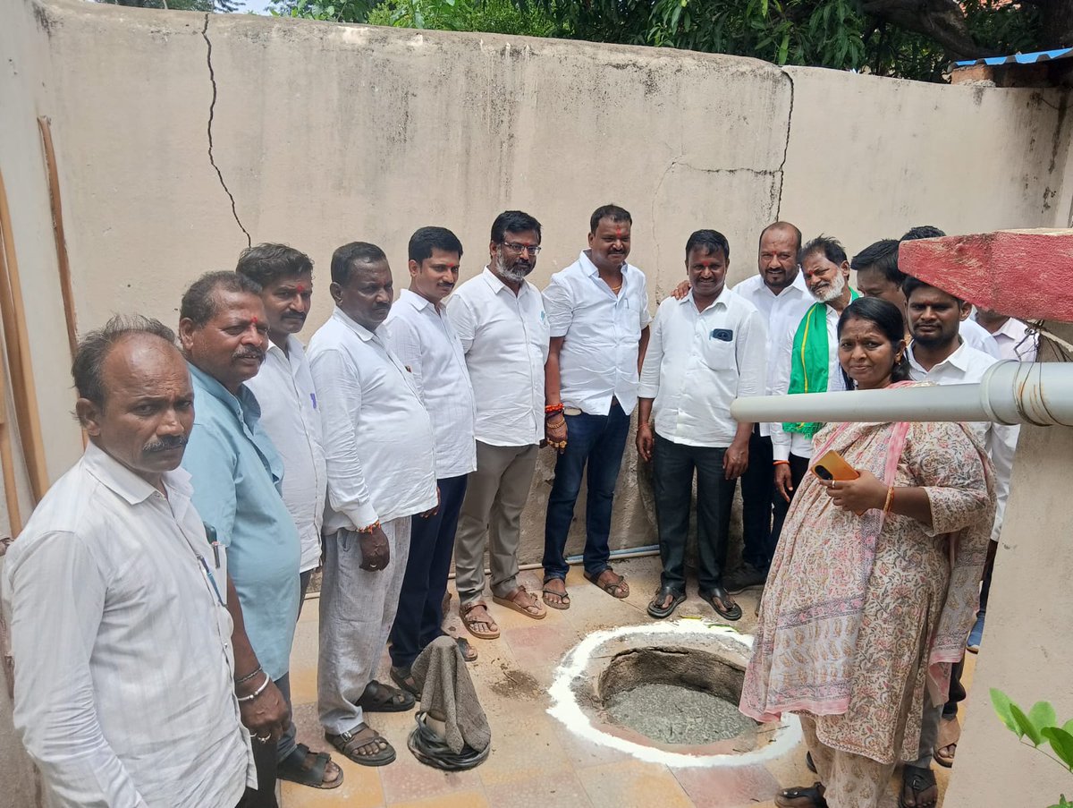 MplYellareddy's tweet photo. Yellareddy Municipality conducted a Rainwater Harvesting Soak Pit Awareness Program to promote water conservation. Let every household construct a soak pit to help recharge groundwater and secure our water future @cdmatelangana @tksreedevi #CatchTheRain #MoHUA #AMRUT2 https://t.co/gqdxMow9Ru