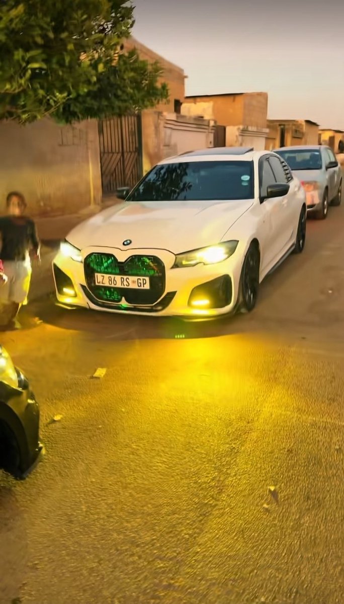 _BNSL's tweet photo. And also, imagine you are a security guard at BMW and someone drives in with these modifications.

I would also ask a lot of questions because clearly this is someone who doesn't like or respect BMW. I'd assume this is someone paid by Merc or Audi to tarnish BMW's image. https://t.co/JwXbarXXmK