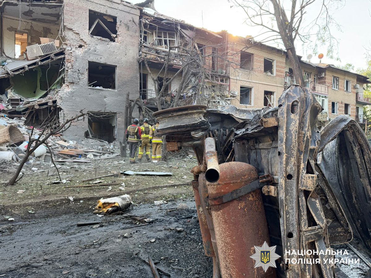 NPU_GOV_UA's tweet photo. На Запоріжжі російські атаки забрали життя сімох людей, 20 отримали поранення – поліція задокументувала наслідки воєнних злочинів

https://t.co/4erLsfssLa https://t.co/UOJUICwz9E