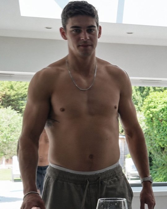 HeroBeaureo6's tweet photo. What you think 😊
💕😘💗😍💖😘
#malcom #malcominthemiddle #tvshow #fypシ #usa🇺🇸 #foryou #GuyRitchie #AmazonMGMStudios #primevideos #herofiennestiffin #heroft https://t.co/MYqw9TPmVA