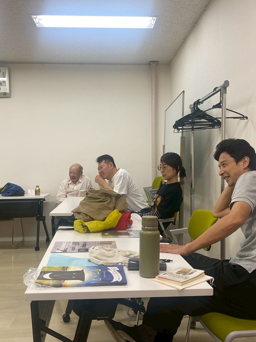 WabisabiSisters's tweet photo. 昨日、超人予備校『クマベス』稽古始めでした😀
軽く運動とゲームをしてからエチュードをしました。やや緊張しながらも楽しく出来ました😊
何年やってもエチュードは苦手だけど度胸だけはついたかな?? https://t.co/cruYp5qBXa