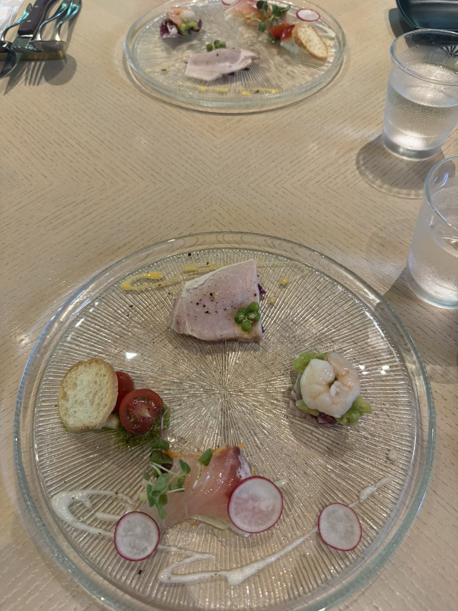 ameri_kiitos's tweet photo. 東京庭園美術館のレストランでランチ🍴
全面窓で素敵な空間だったー。予約ありがとう😊 https://t.co/z4cCBeBFO2