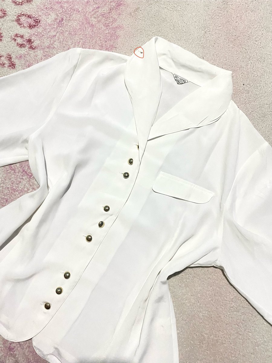 madbeena's tweet photo. @vnnlv blouse putih kaaaa 15k aja lucuu https://t.co/laGNGnO0zC