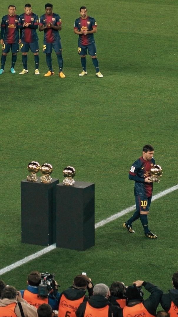 manueljr1000's tweet photo. Messi at 24, I give Bellingham 100 years to recreate 🤣😭 https://t.co/BCreSuegwH