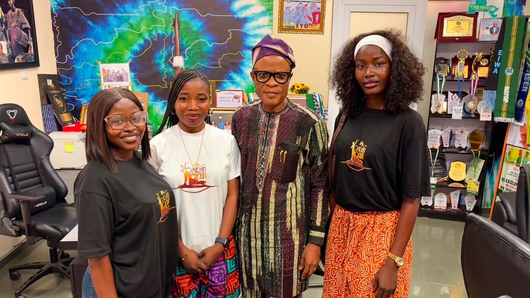 OMIDANOGUN's tweet photo. The OMIDANOGUN 👑 team had the honor of visiting the HONOURABLE COMMISSIONER of the MINISTRY OF CULTURE and TOURISM OF OGUN STATE. 
We are grateful for the warm reception and the commitment to supporting cultural initiatives 💪🏻
#omidanogun https://t.co/AnzM3zHfsj