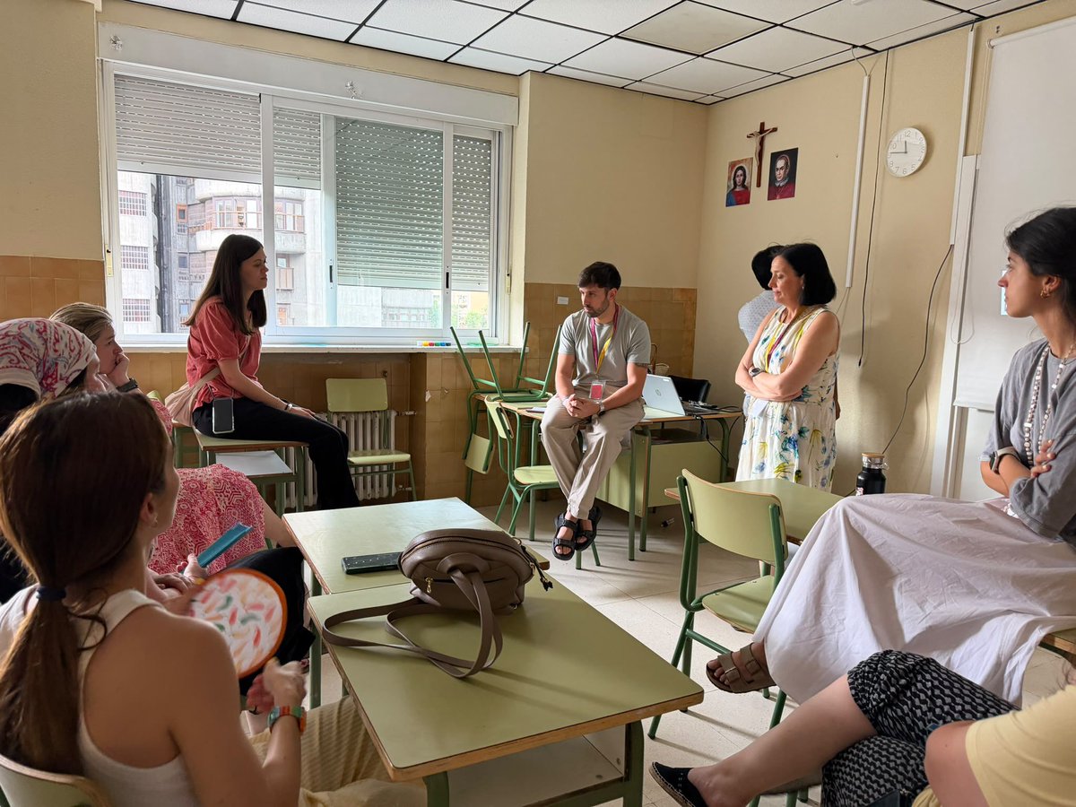 colegio_claret's tweet photo. ✨ Competejiendo con sentido ✨
Cerramos junio creciendo juntos como claustro: reflexionando, compartiendo y poniendo a nuestro alumnado en el centro.
Pequeñas “chispas” que nos impulsan cada día 🔥
#Competejiendo #EducaciónConSentido #Claustro #LaChispa https://t.co/IB9t4IIzPA