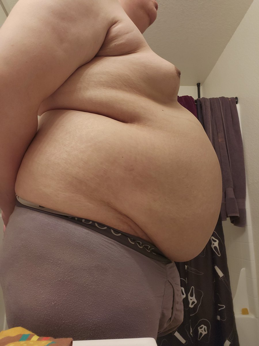 BigLazyNerd's tweet photo. 😮‍💨 3600 calories at sonic
Made a pig of myself in front of my friend🥵
Who's trying to stuff me like this everyday?🐷 https://t.co/GBnKWOIWL2