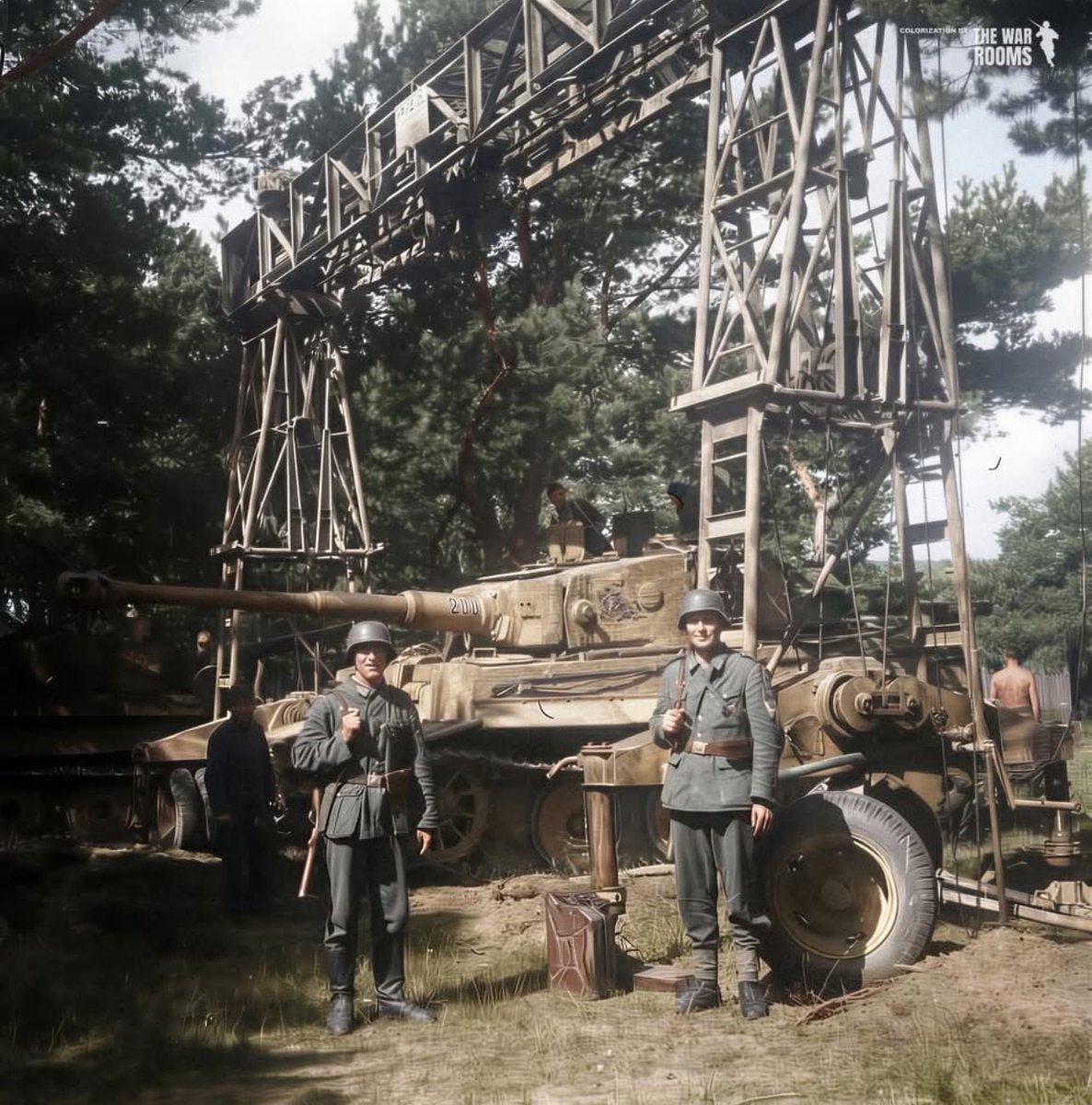 TheAxisCampaign's tweet photo. The crew of a Tiger 1 carries out repairs at a forward field workshop.

Eastern Front, 1943. https://t.co/YQC3qlqPPl