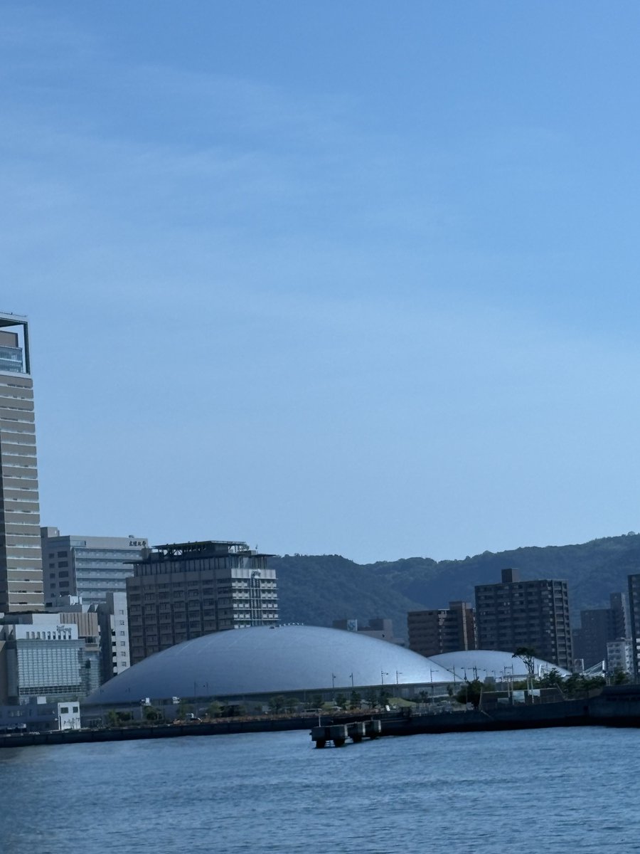 Fnq4K's tweet photo. 今日は、フェリーで小豆島へ帰りのフェリーで、1番前に
穴吹アリーナがだんだん大きくなってきて😭😭😭😭😭
今夜です香川とお別れで帰宅します。最期の食事がなんとか中華😄でも美味しいです。
香川の方の優しさに触れられた3日間でした。
#夏祭り#香川いいとこみんなおいで https://t.co/0Qqb7pXPo9