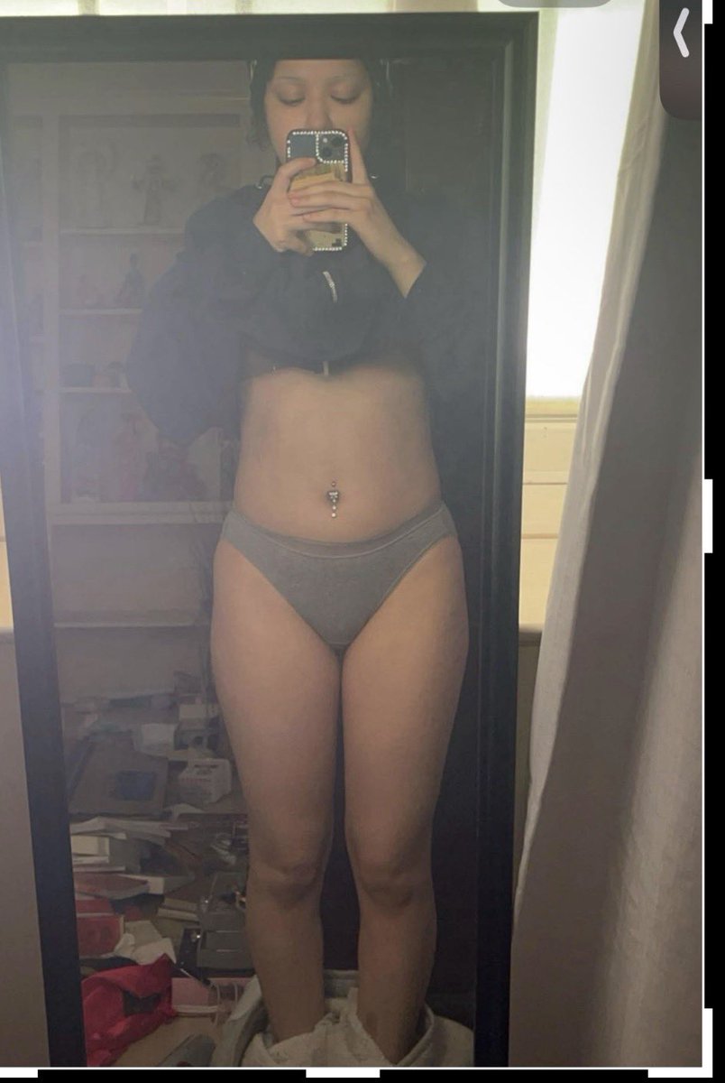 vivinellaa's tweet photo. On the same mirror just a different reflection🪽 https://t.co/TDTyRJL6Om