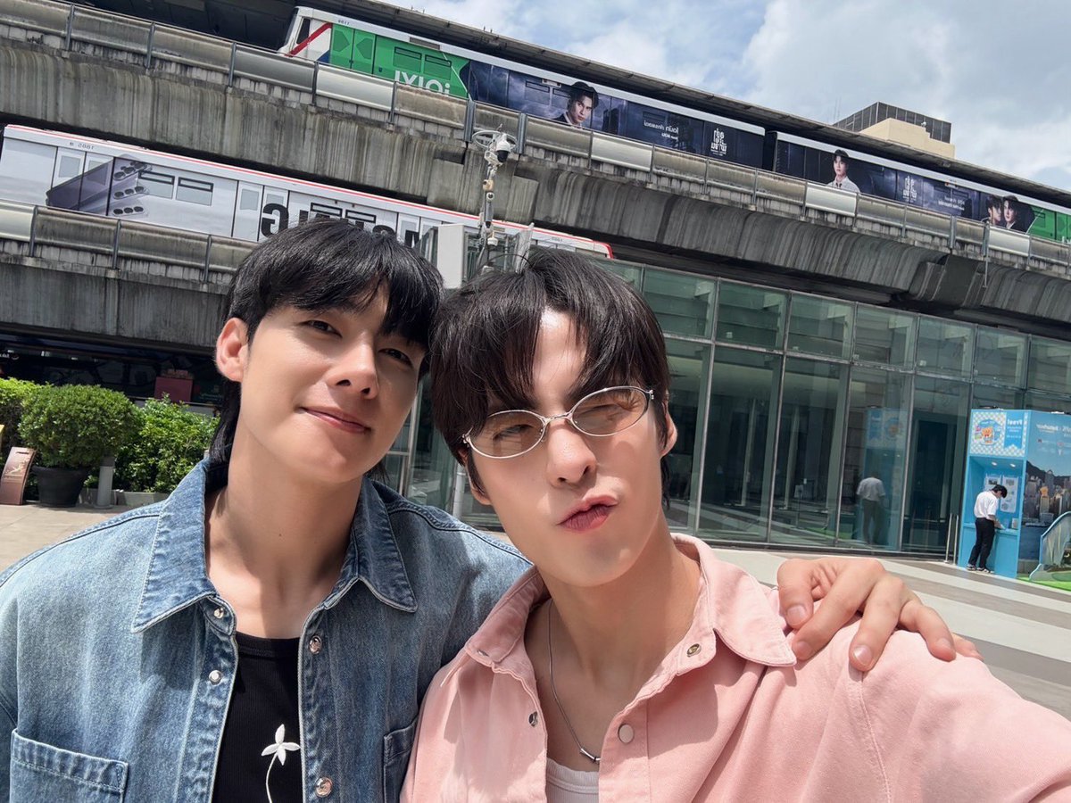 HengmarkII's tweet photo. รถอย่าขอพี่เจนนี่นา ใครไม่ดูอย่าขอพี่เจนเสียตังนะ!! คนที่ดูอย่าขอพี่เจนก็เสียตังเหมือนกัน แต่ได้เก๋
#อย่าขอพี่เจน https://t.co/8Mqc3Wzjxl