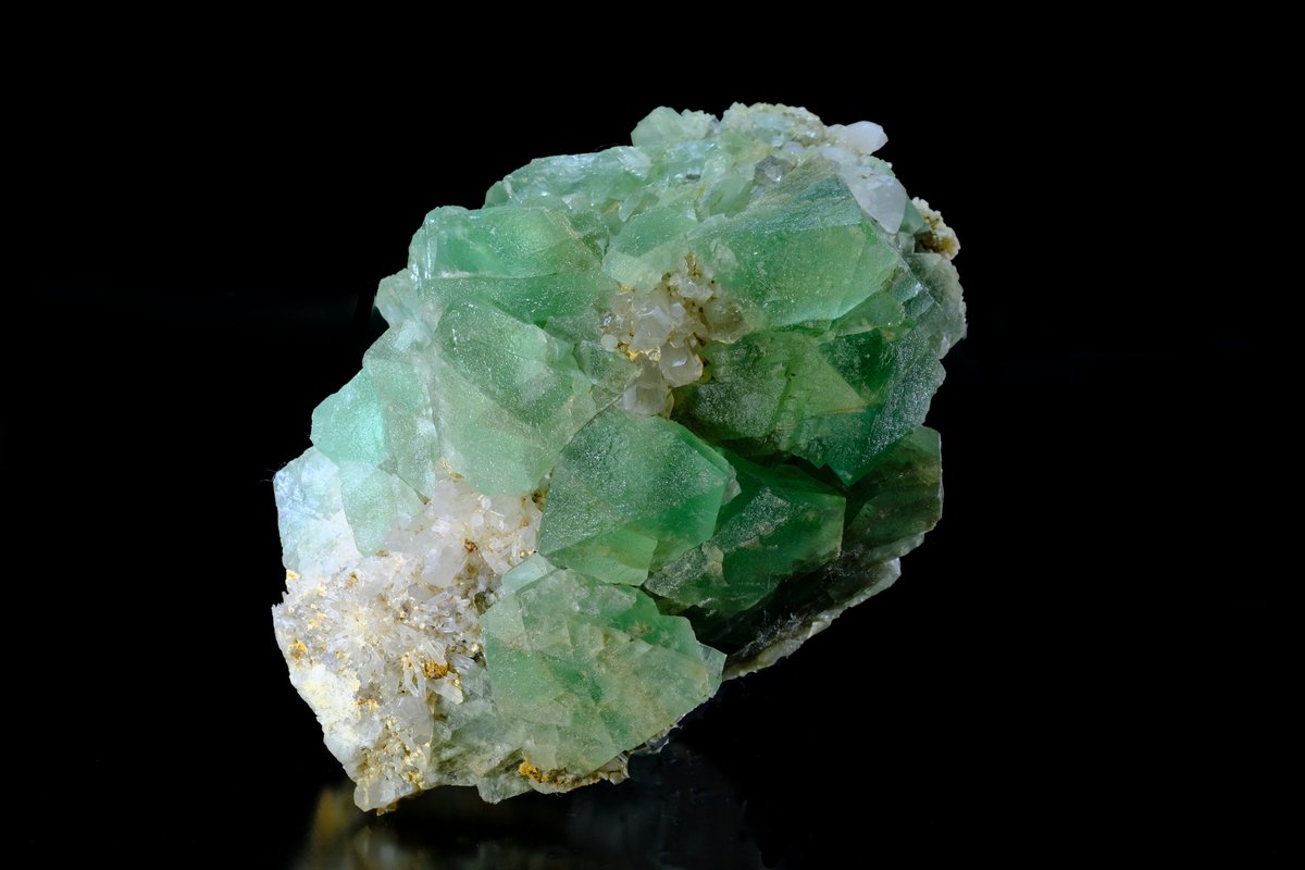 Supernova223's tweet photo. Fluorite/Quartz
William Wise Mine, New Hampshire, USA https://t.co/lansNPAtpN
