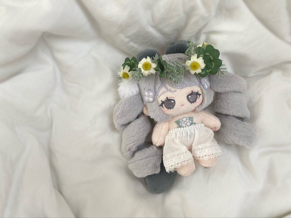 前に作った花冠をもうちょっとちゃんとしたやつに作り直したい🥹 花冠