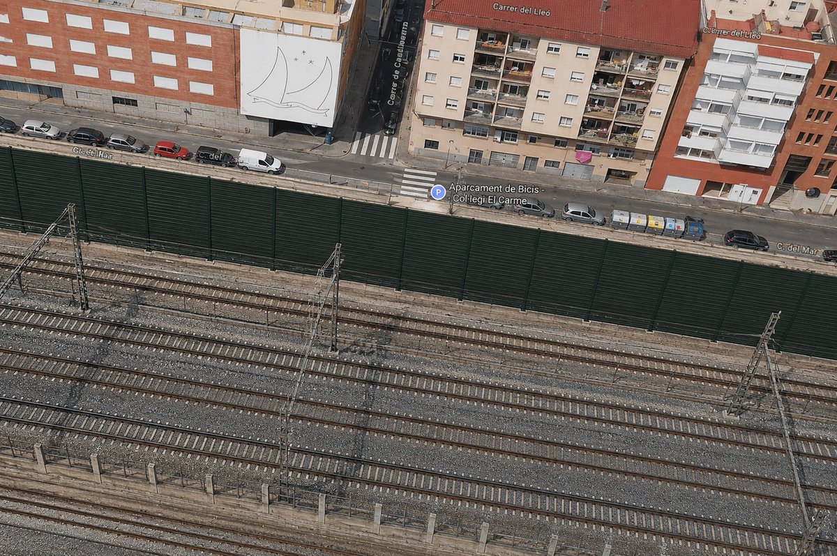 BarridelPort's tweet photo. Les pantalles acústiques del tren també afectaran el Barri del Port

Més detalls: https://t.co/nNqhNuJ476 #barridelport #tarragona https://t.co/nGgdCfELyR