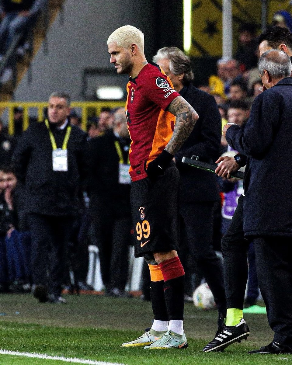 cemile_____01's tweet photo. İyi ki iyi ki ve iyi ki ..
Teşekkürler Mauro Emanuel Icardi Rivero 💛♥️ https://t.co/3PIYN5dUHg