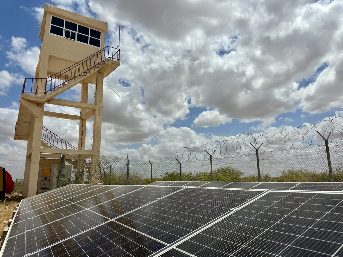 UNSOS_'s tweet photo. 📍 #Beledweyne | Aviation & Sustainability
@UNSOS_ supports the Somali Civil Aviation Authority (#SCAA) at the Beledweyne Air Traffic Control Tower #ATC✈️ through on-the-job mentoring, capacity building &renewable infrastructure.

From strengthening local expertise to powering operations through solar panels ☀️, this #partnership is advancing Somali-led air operations.

➡️Read the full story: https://t.co/4iDagNw78e

#UNSOSInTheSector #Aviation #Sustainability #SupportedByUNSOS