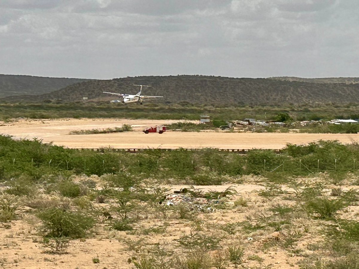 UNSOS_'s tweet photo. 📍 #Beledweyne | Aviation & Sustainability
@UNSOS_ supports the Somali Civil Aviation Authority (#SCAA) at the Beledweyne Air Traffic Control Tower #ATC✈️ through on-the-job mentoring, capacity building &renewable infrastructure.

From strengthening local expertise to powering operations through solar panels ☀️, this #partnership is advancing Somali-led air operations.

➡️Read the full story: https://t.co/4iDagNw78e

#UNSOSInTheSector #Aviation #Sustainability #SupportedByUNSOS