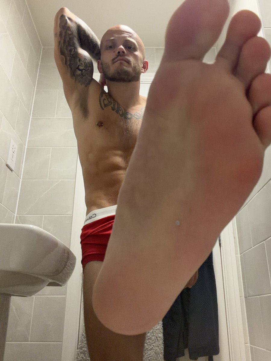 masterkanex's tweet photo. Off work today boys. DMs open 😈 https://t.co/3e6Iiu1Htq