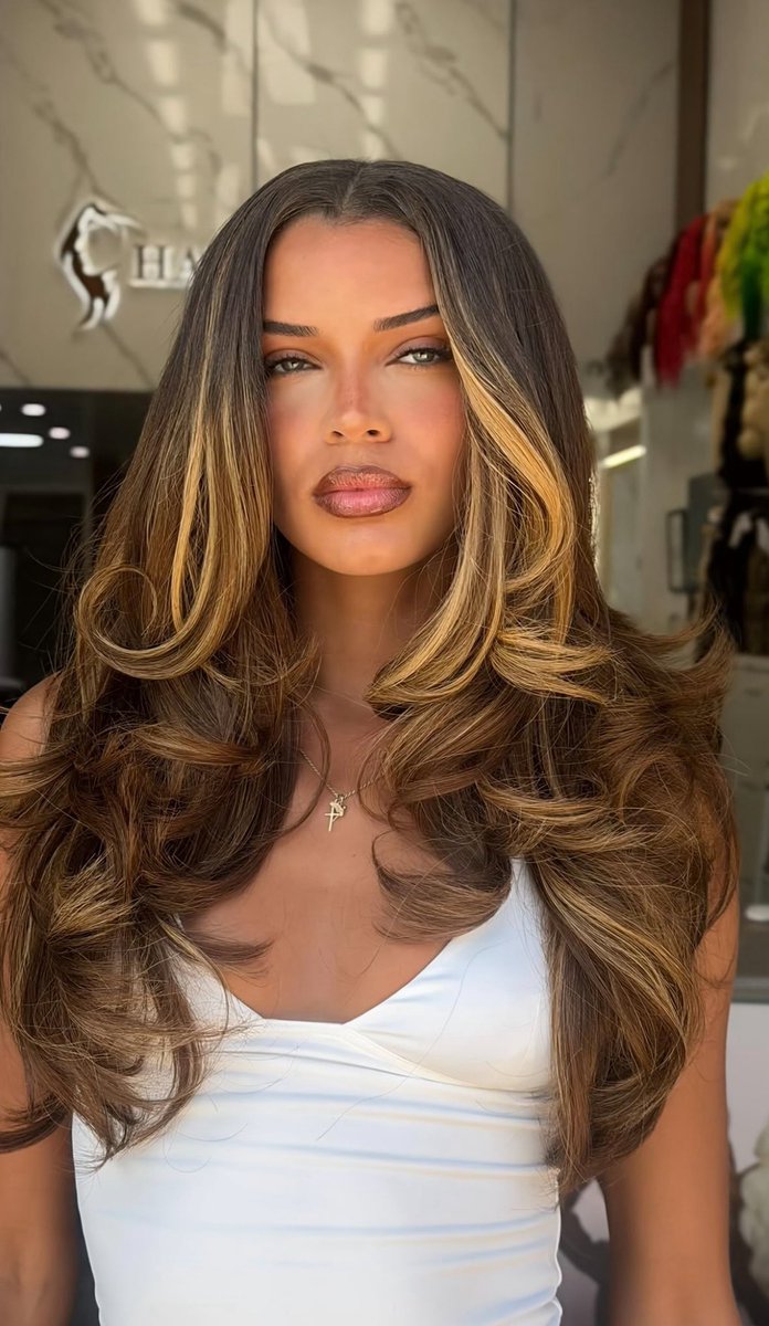 awesomeising's tweet photo. Kayda got a photogenic face, so this amount of hair, layers and color blend would’ve suited her way better 😍🔥 #LoveIslandUSA https://t.co/YopUNGgCvF