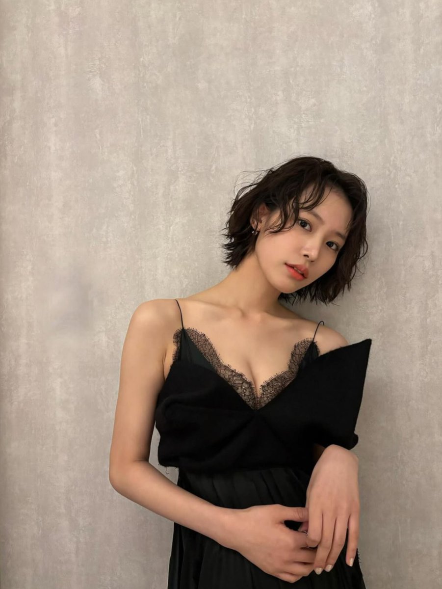 arashisakura's tweet photo. 出口夏希ちゃんと南沙良ちゃんのドレス姿が美しすぎる... https://t.co/5fqNwnabQM