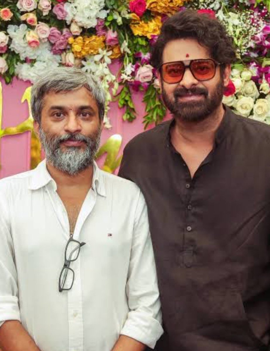 rajeshmanne1's tweet photo. #Prabhas Mass మనకి కొత్తేం కాదు.... 

వర్షం నుంచి...Salaar వరకు చూస్తూనే ఉన్నాం. 

కానీ ఈసారి HanuRaghavapudi మాస్ ఏంటో చూడబోతున్నారు 🔥

#Fauzi https://t.co/MPIUV6WzCg