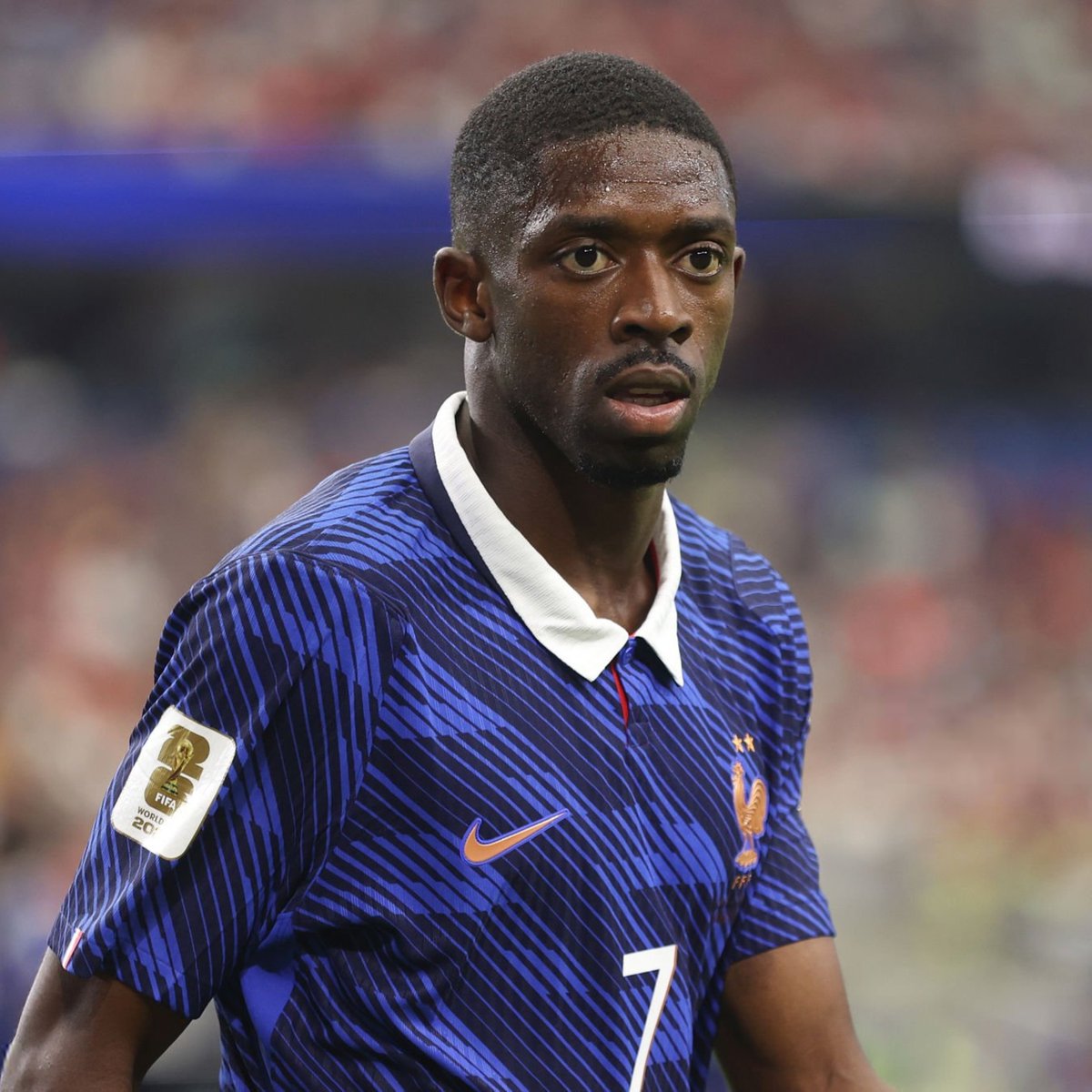 ActuL1_'s tweet photo. 🚨🚨 OUSMANE DEMBÉLÉ A RECADRÉ LE PRESSING DES BLEUS À LA PAUSE ! 🗣️🇫🇷

Menée par l’Espagne, l’équipe de France a vu Ousmane Dembélé prendre la parole dans le vestiaire pour dénoncer un pressing mal coordonné.

Une intervention qui aurait agacé certains de ses coéquipiers.

(@lequipe)